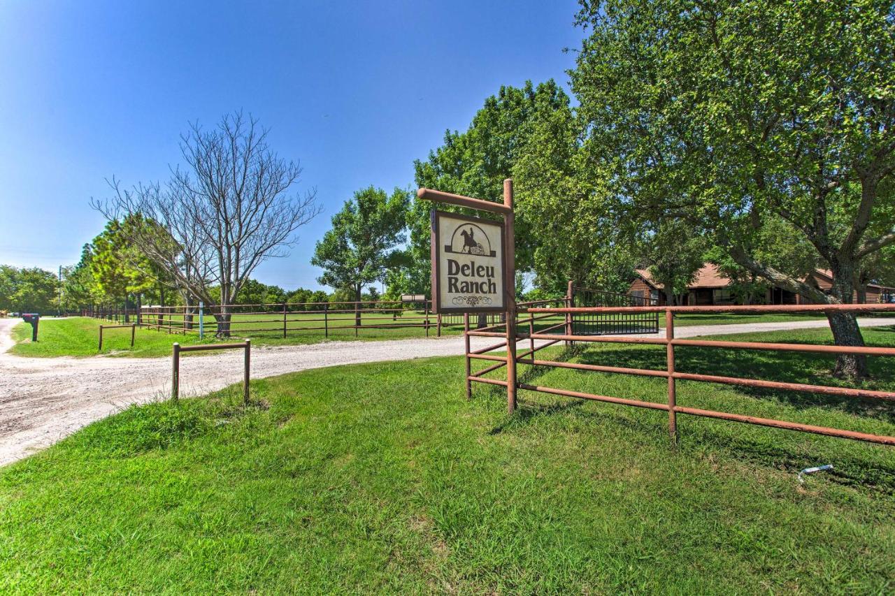 Texas Cabin On 130 Acres Walk To Lake Ray Roberts Collinsville Exterior foto